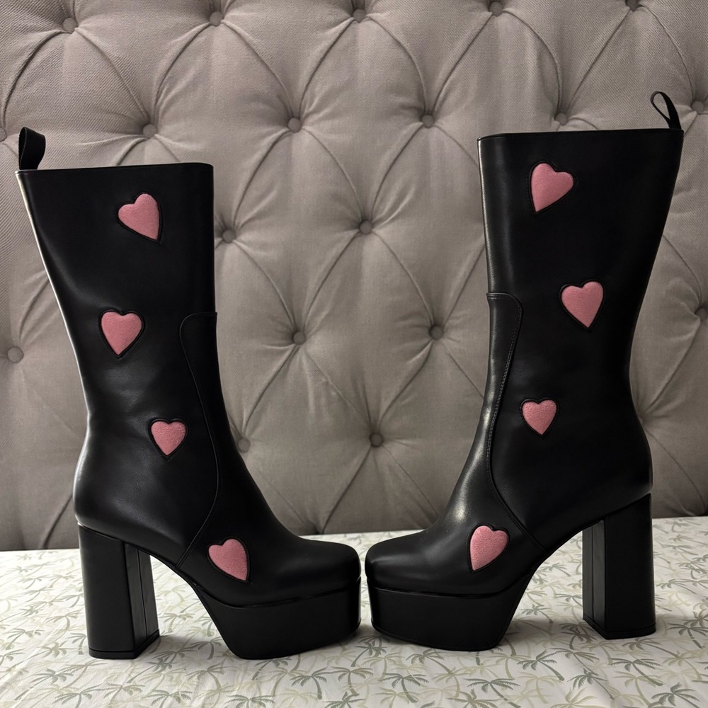 Black & Hearts Boots - Faux Leather - Sz 6